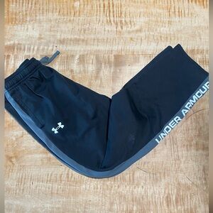 Under Armour size youth XL boys athletic pants, good condition!